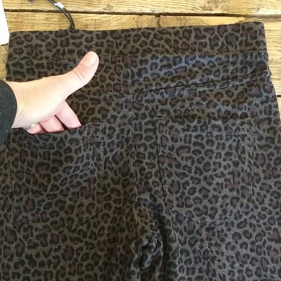 NWT Blank NYC Leopard Stretchy Leggings with Pockets | Size 26 - Picture 4 of 5